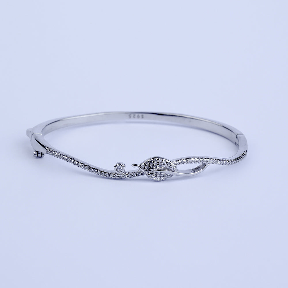 Delicate Unique Bracelet With Diamond